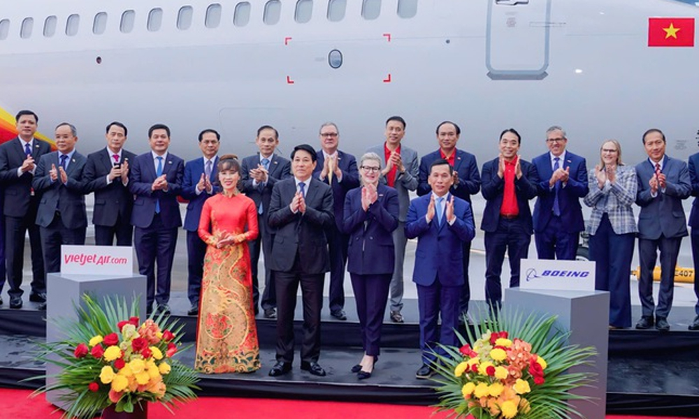  Chủ tịch nước Lương Cường chứng kiến bàn giao tàu bay Boeing đầu tiên cho Vietjet